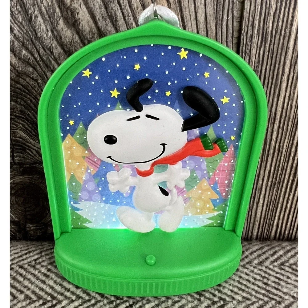 Peanuts Worldwide LLC. Christmas Tree Ornament Magic Lighted Snoopy 4‎ 1/2